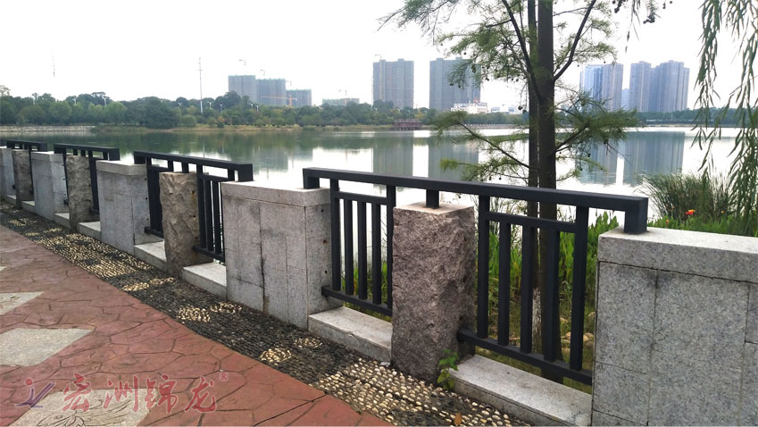 长沙斑马湖公园景观锌钢护栏案例
